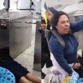 En las imágenes, la mujer que graba afirma que la adulta mayor habría sido golpeada, mientras que policías del Metro niegan que haya existido alguna agresión 