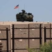 Vehículo blindado con la bandera de Estados Unidos, en la frontera de Ciudad Juárez