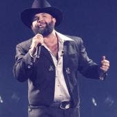 Carín León triunfa en los Grammy