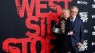 El director de cine estadounidense Steven Spielberg con su esposa Kate Capshaw, durante la premiere de 'West Side Story' en Hollywood, California.