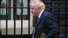 Boris Johnson se niega a dimitir pese al ultimátum de sus ministros y diputados.