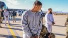 La Casa Blanca aseguró que el grupo de migrantes que fue enviado ayer a la base naval de Guantánamo (Cuba) está compuesto por supuestos "miembros" de la banda transnacional Tren de Aragua (Foto: EFE)