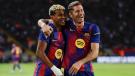 Los jugadores del FC Barcelona, el polaco Robert Lewandowski (d) y Lamine Yamal