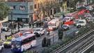 Paramédicos de Protección Civil atendieron al uniformado, quien posteriormente fue trasladado a un hospital para recibir atención médica