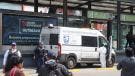 De acuerdo con los primeros reportes, pasajeros alertaron sobre el desvanecimiento de una persona y solicitaron apoyo a los servicios de emergencia.