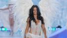 Victoria’s Secret 2025: El único lugar donde las alas son más grandes que los egos