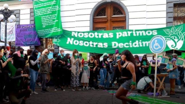 Al evitar posicionarse, López Obrador plantea consulta popular sobre el aborto