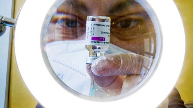 astrazeneca-vacuna-suspendida.jpg