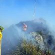Protección Civil combate incendio en el Cerro de la Silla, Nuevo León