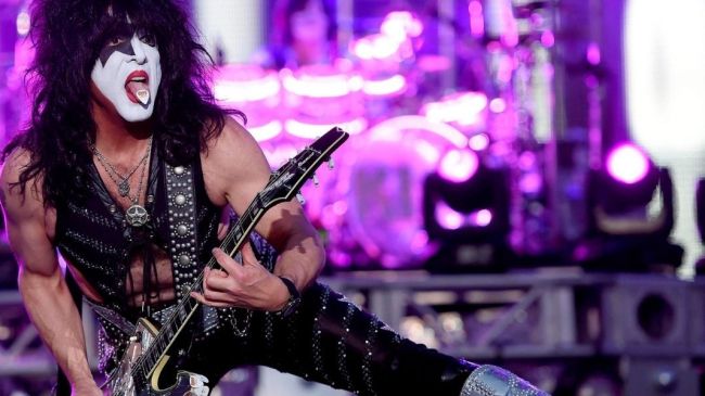 1-paulstanleykissefe.jpg