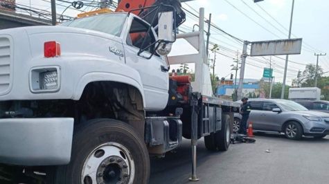FOTO | Embiste conductor de camión a un motociclista en San Felipe de Jesús