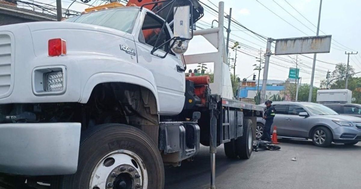 FOTO | Embiste conductor de camión a un motociclista en San Felipe de Jesús