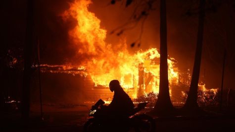 Al menos trece desaparecidos en los incendios de LA, que dejan once muertos