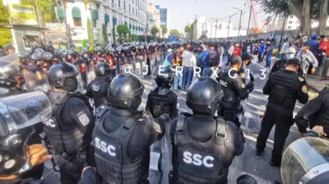 Encapsulan a taxistas para evitar nuevo bloqueo en Paseo de la Reforma