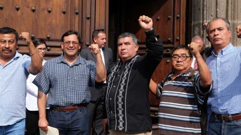 AMLO y CNTE acuerdan reinstalar a 386 profesores