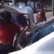 Trabajadoras de funerarias se pelean por servicio afuera del Semefo en Puebla