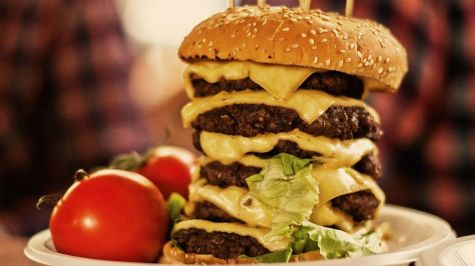 Carne para hamburguesas contiene soya y pellejo de pollo: Profeco