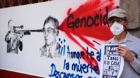 Protestan en casa del expresidente Luis Echeverría a 50 años de 'Halconazo'