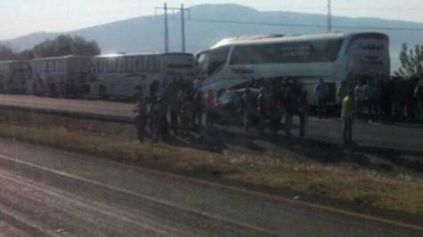 Normalistas de Tiripetío, Michoacán, retienen otra vez autobuses y automóviles 