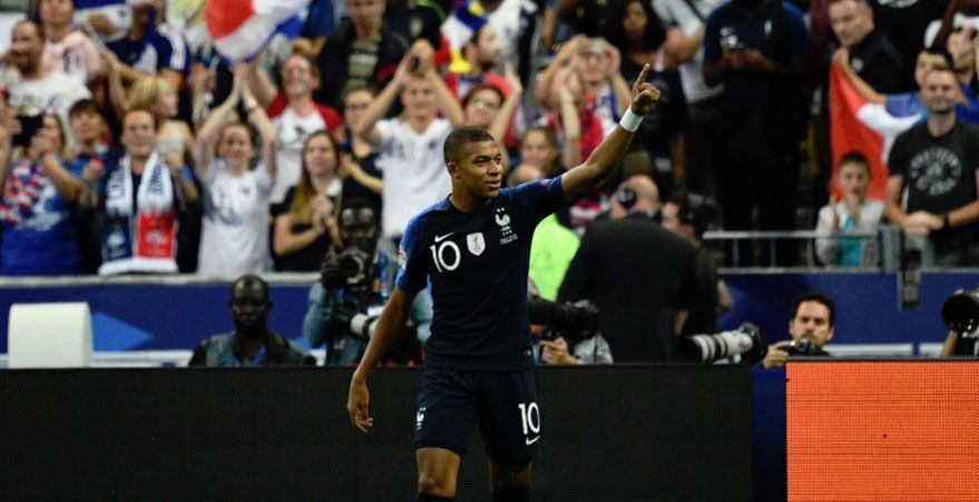 El campeón se presenta en París con victoria sobre Holanda