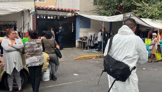 Hombre asesinado a balazos en una vecindad del Centro Histórico de la CDMX