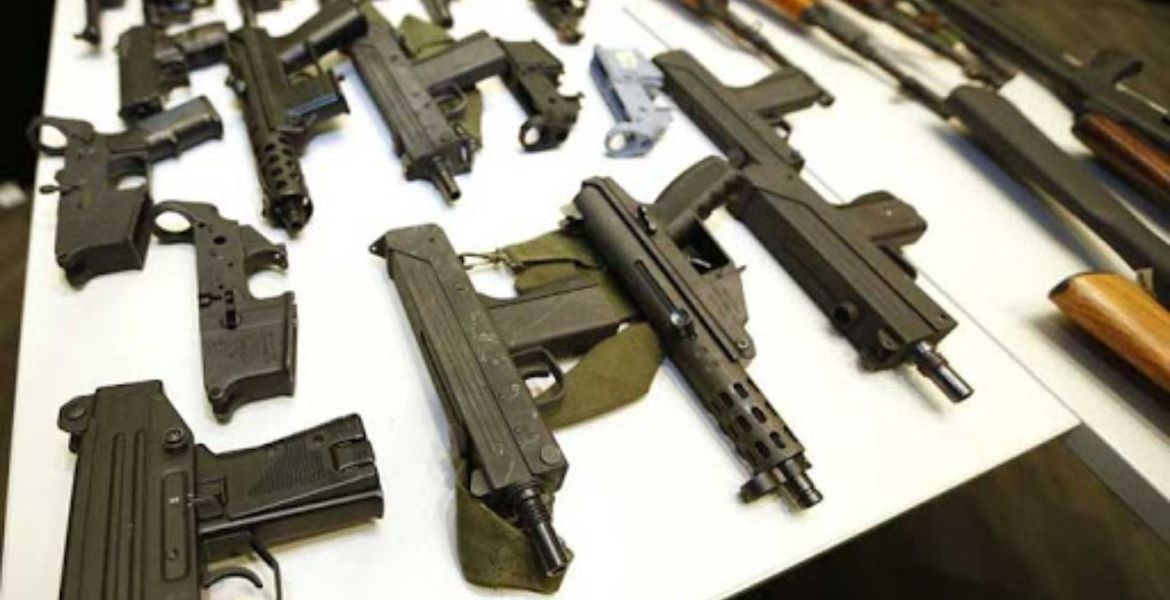 Gobiernos de México y EU van contra el tráfico de armas