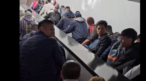(video) Usuarios del Metro Pantitlán corren cuando escaleras eléctricas cambian de sentido 