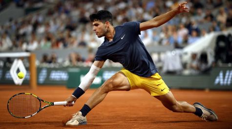 Carlos Alcaraz debuta con sólida victoria en Roland Garros
