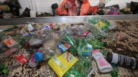 Expertos piden prohibir el uso de plásticos en la 'nueva normalidad'