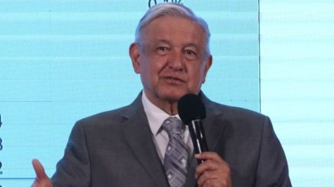 No habrá despidos de burócratas por austeridad, asegura López Obrador  