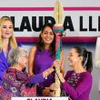 Claudia Sheinbaum recibió de Olga Sánchez Cordero un bastón de mando elaborado por mujeres artesanas