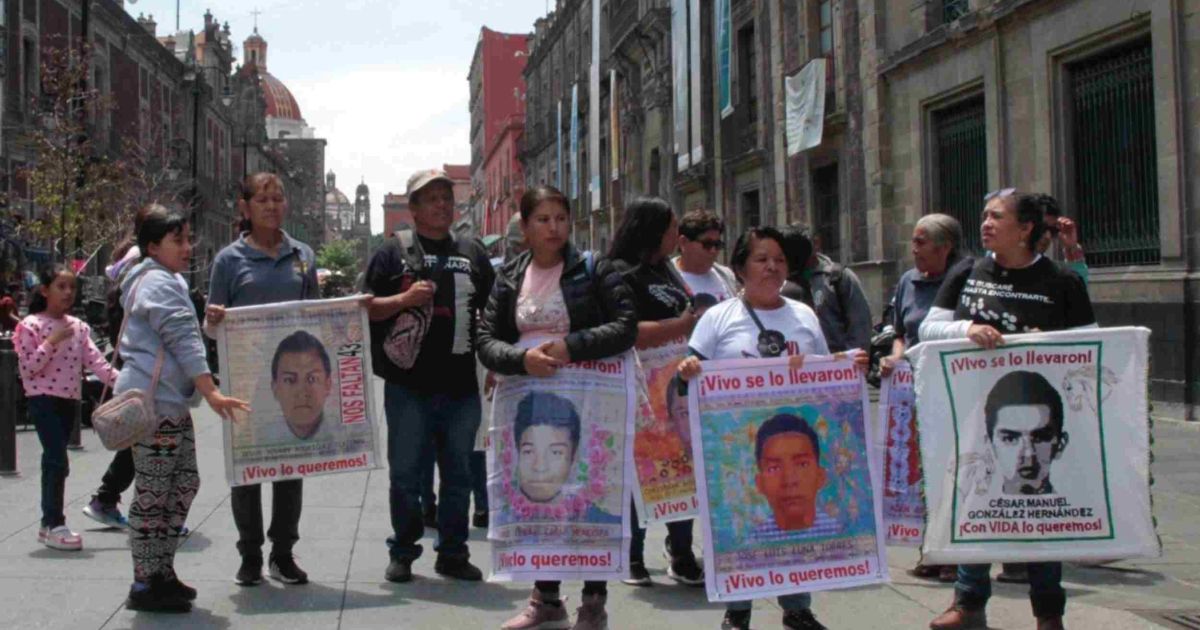 AMLO y Sheinbaum se reunirán con padres de los 43 de Ayotzinapa el ...