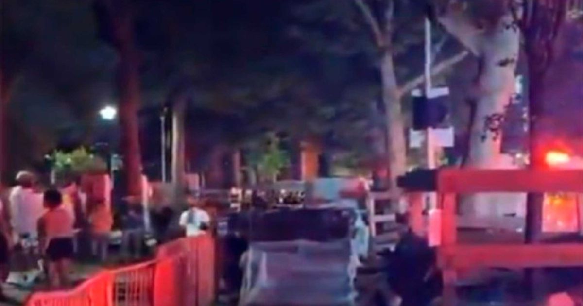 Camioneta arrolla a multitud en NY y deja tres muertos y siete heridos
