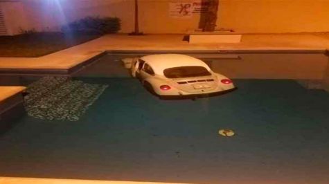 Borracho se mete a la alberca... ¡con todo y coche!