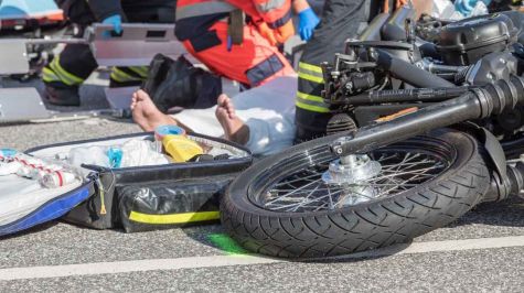  Motociclista pierde la vida tras caer de puente en Acapulco