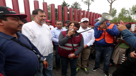 Delfina lleva plantón a Segob; exige recuento de votos