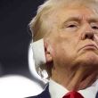 La bala estuvo a 6 milímetros de entrar en su cabeza, asegura médico de Trump