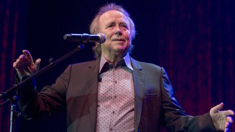 Serrat responde a espectador que pidió que cantara en catalán
