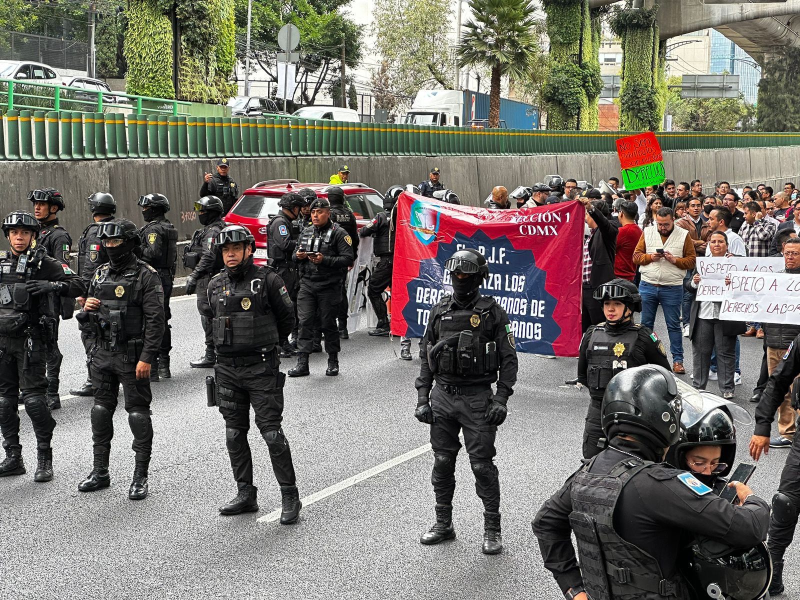 Trabajadores del Poder Judicial bloquean vialidades en CDMX  por la extinción de fideicomisos