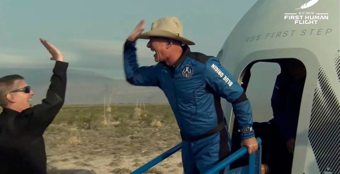 Jeff Bezos cumple millonario sueño de estar en el espacio... sólo 11 ...