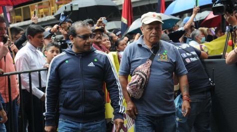 Padres de los 43 se reúnen con AMLO y no ven avances; Sheinbaum les ...