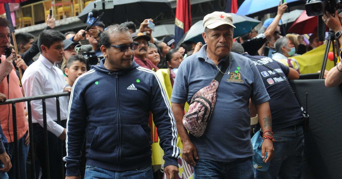 Padres de los 43 se reúnen con AMLO y no ven avances; Sheinbaum les ...