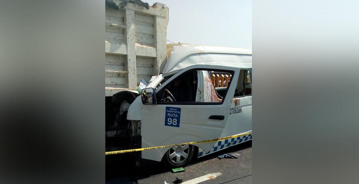 Choque en la México-Puebla deja al menos tres muertos y 19 heridos