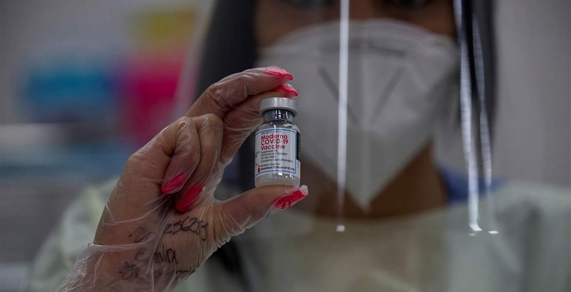 Demanda Moderna a Pfizer y BioNtech  por 'piratear' patente de vacuna ARNm