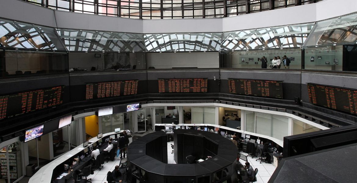 BMV pierde 0.51% y el sector de materias primas lidera la caída