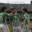 Betis golea a Osasuna y persigue a Barcelona por un lugar en la Champions
