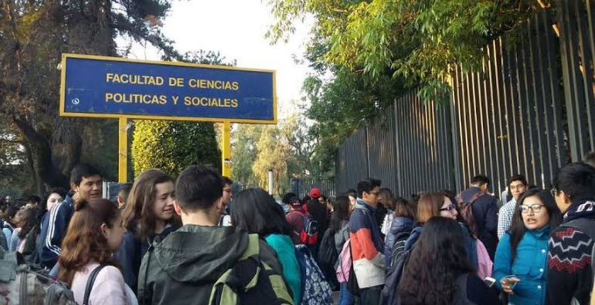 Desalojan la Facultad de Ciencias Políticas y Sociales de la UNAM; se ...