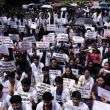 Protestas por el asesinato y violación de una médica en India