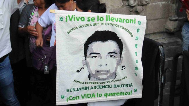 Juez desecha amparo de expolicía implicado en la desaparición de normalistas de Ayotzinapa