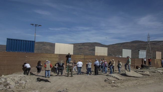 Turistas_prototipos_muro-5.jpg